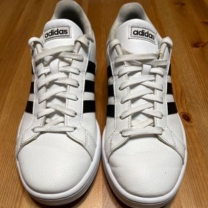 Adidas WMNS grand court size 9